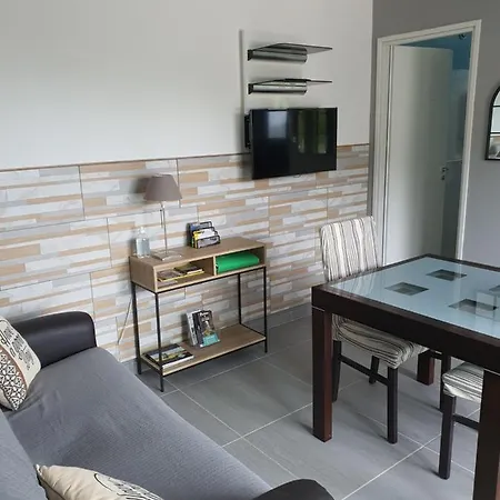 F2 Avec Terrasse De 35 M2 Bomorto - Alloggio in famiglia *