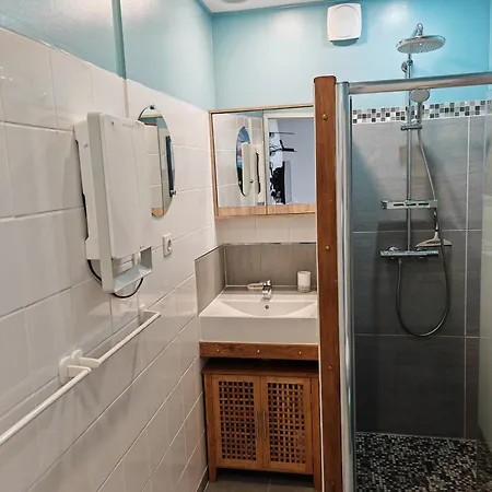 F2 Avec Terrasse De 35 M2 Bomorto - Alloggio in famiglia *