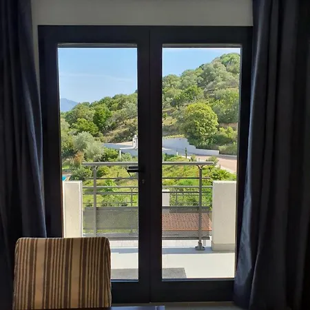 F2 Avec Terrasse De 35 M2 Bomorto - *