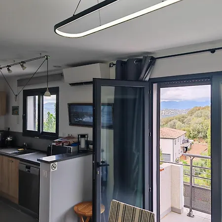F2 Avec Terrasse De 35 M2 Bomorto - Porticcio Homestay